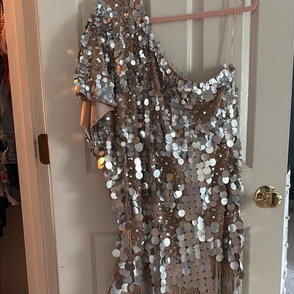 Silver Sequin One-Shoulder Dress - Picture 4 of 6
